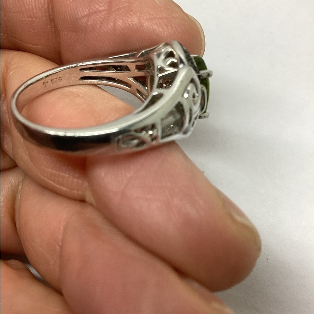 Sterling silver green gemstone ring - Picture 3 of 6
